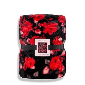 Black with Roses Sherpa Blanket